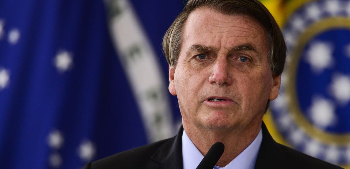 Foram avaliadas em R$ 400 reais as pedras preciosas que Bolsonaro recebeu