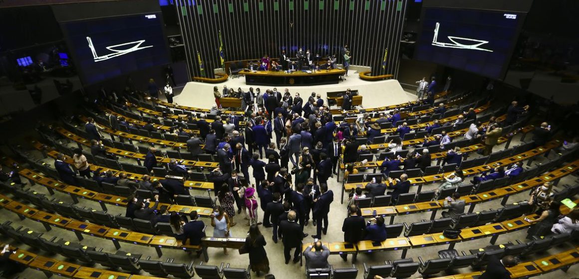 Conselho de Ética abre processos contra sete deputados