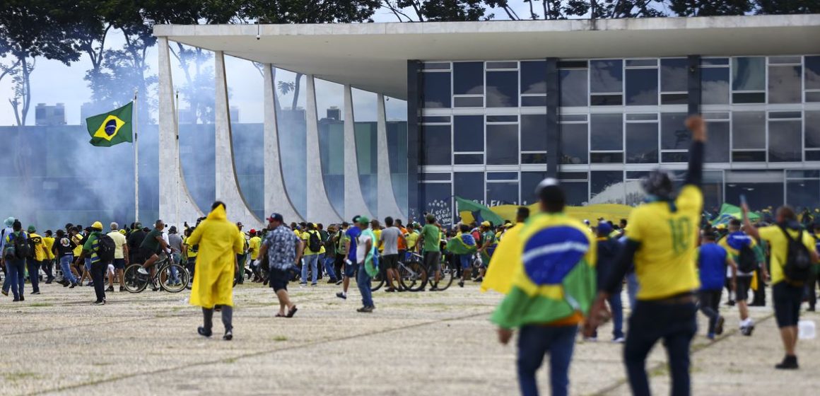 PGR quer transferir oficiais presos por omissão em atos golpistas
