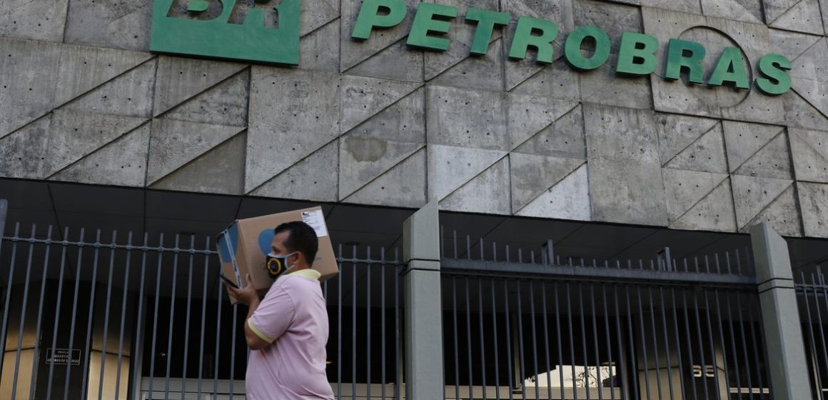 Lucro líquido da Petrobras cai 24,6% em relação a trimestre anterior
