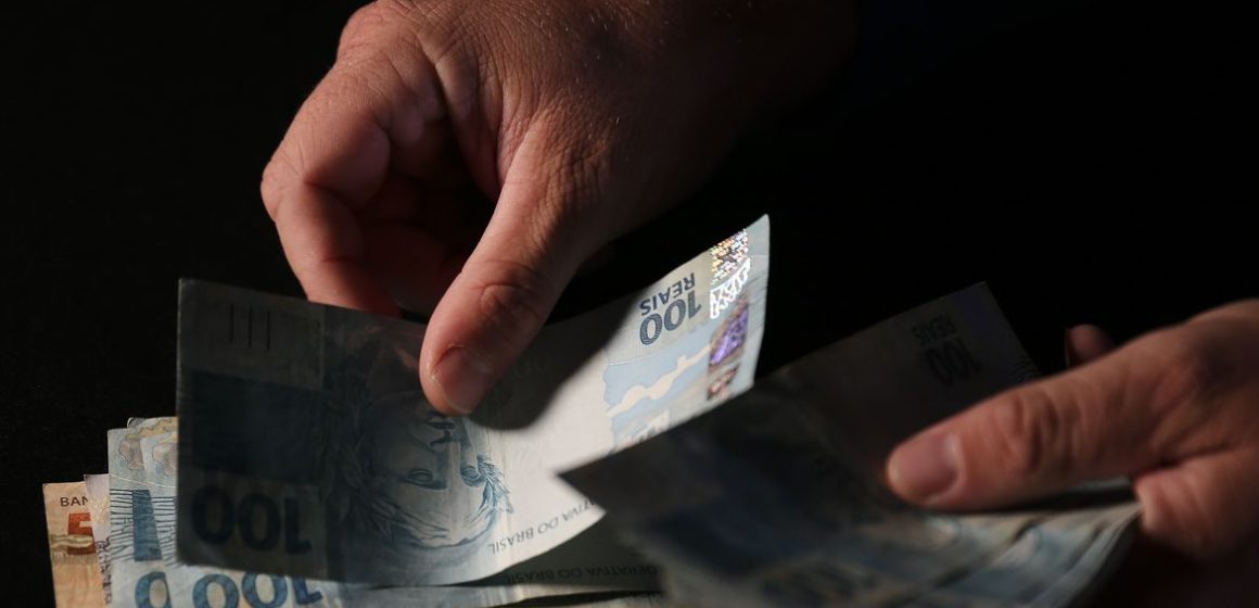 Procura por empréstimos cai 14% nos últimos 12 meses