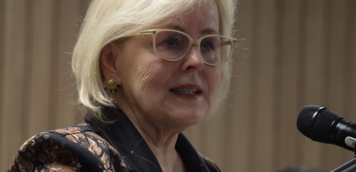 Vista de Weber suspende julgamento de licença paternidade no STF