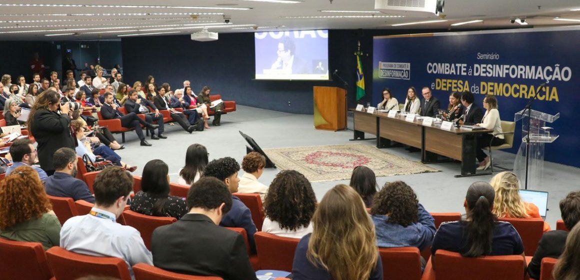 Especialistas defendem regulação de todo processo midiático