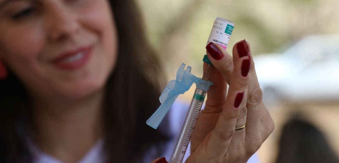 Vacinação brasileira é modelo para o mundo, mas enfrenta desafios