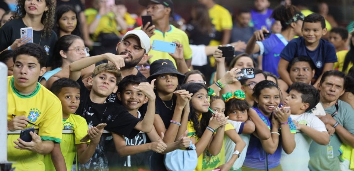 Cinco mil crianças atendidas nas UsiPaz assistem último treino da Seleção Brasileira em Belém