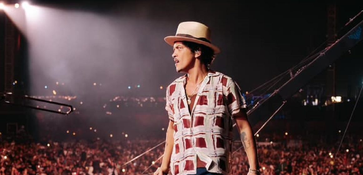 Durante show no The Town, Bruno Mars toca ‘Evidências’ de Chitãozinho e Xororó