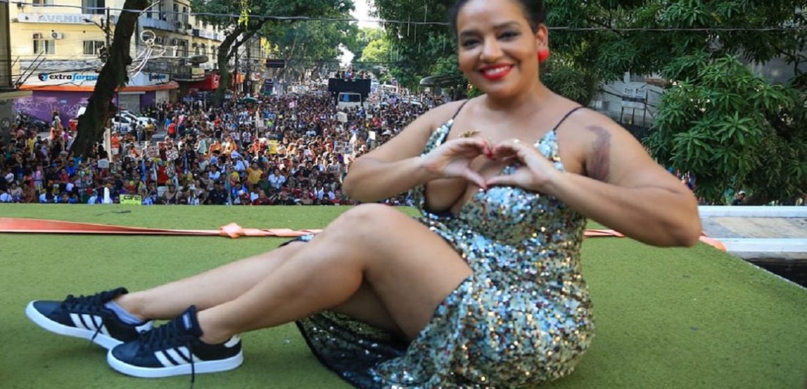 Snapinsta.app_381006892_18384839764033668_4934051336323406182_n_1080 Lívia Duarte participa da 21ª Parada do Orgulho LGBTQIA+