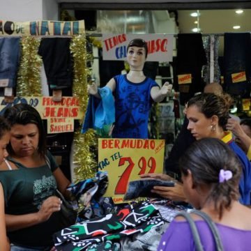 Vendas no comércio varejista crescem 0,7% em julho, diz IBGE