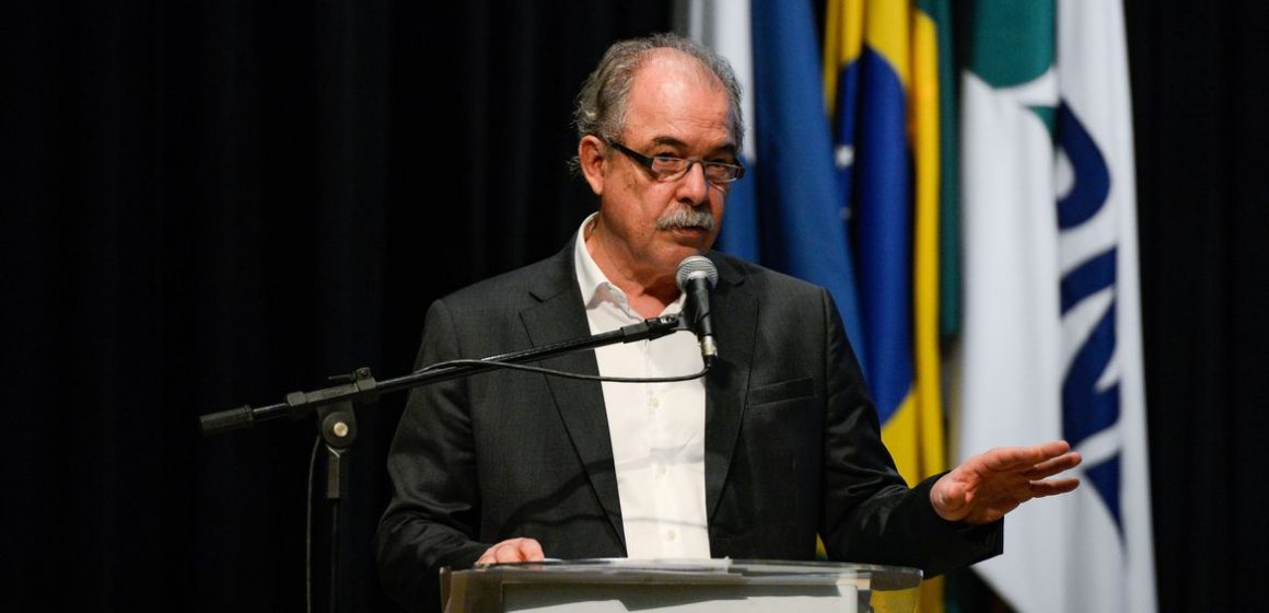 Mercadante defende salto de qualidade na indústria da saúde