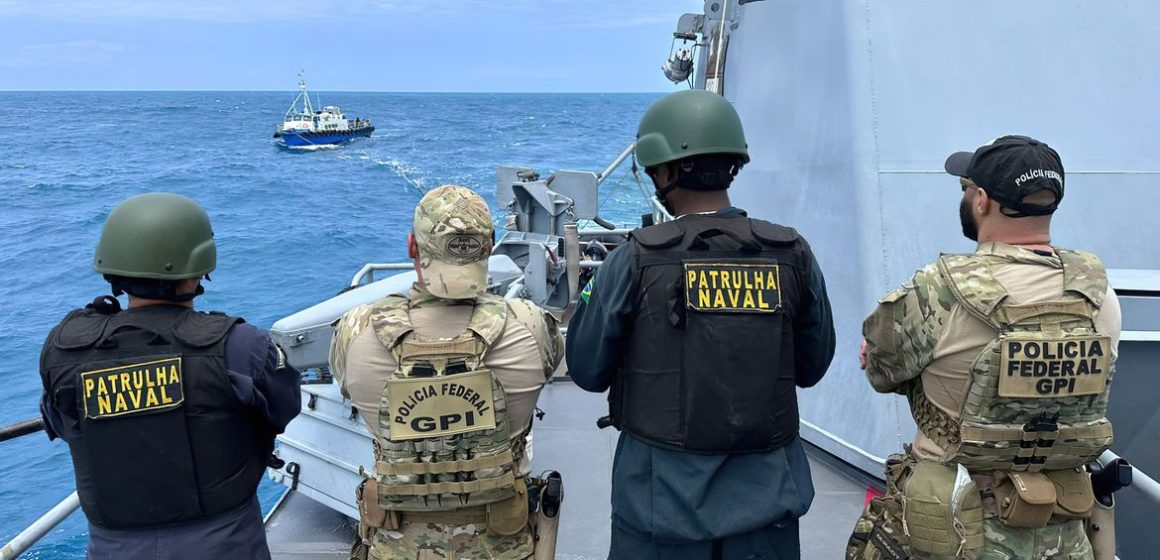 Marinha e PF fazem maior apreensão de cocaína no mar brasileiro