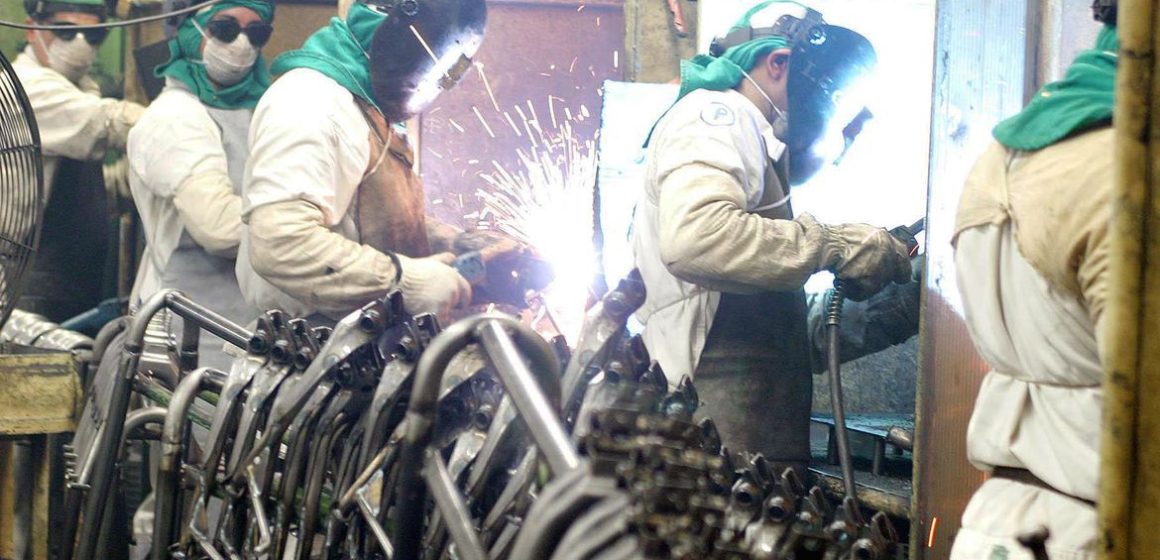 Produção industrial cai 0,6% de junho para julho