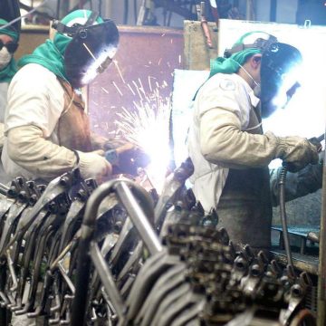 Produção industrial cai 0,6% de junho para julho