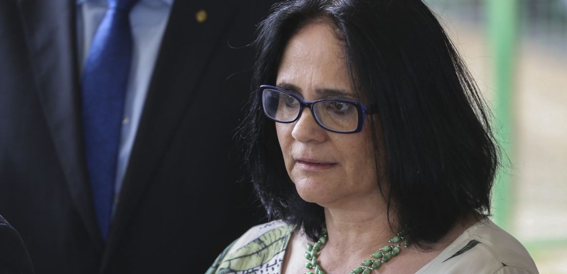 Damares e União devem indenizar em R$ 5 milhões a população do Marajó por informações falsas, pede MPF