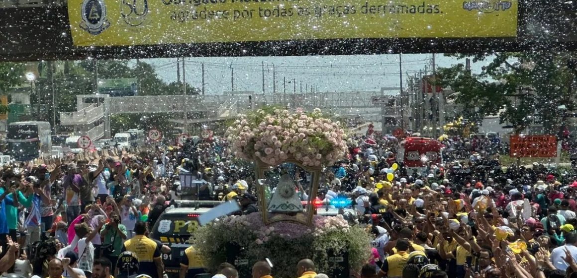 Nossa Senhora de Nazaré abençoa devotos no Traslado para Ananindeua