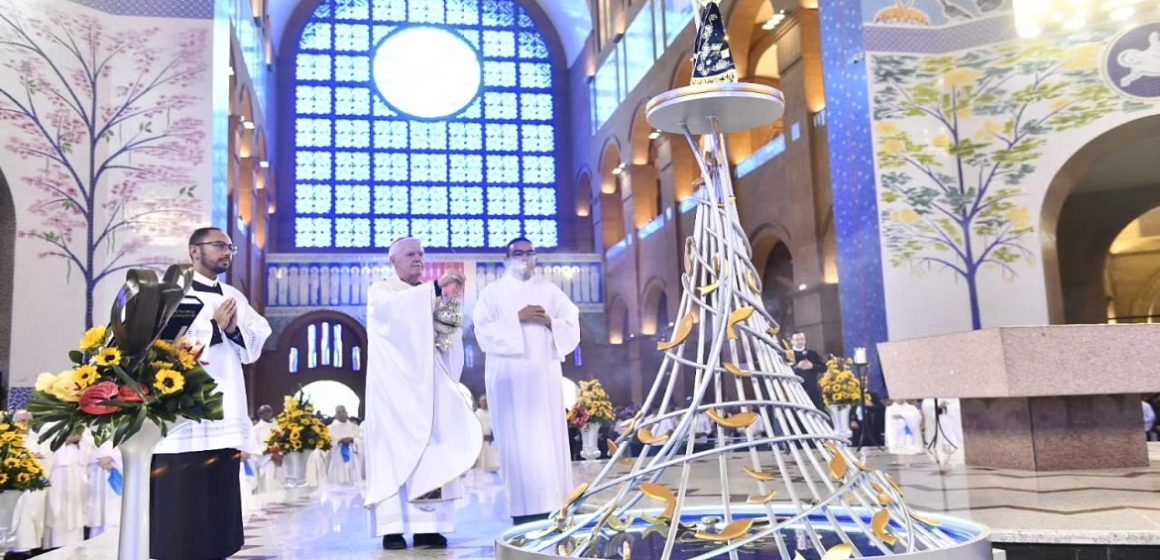 Milhares de fiéis celebram Nossa Senhora Aparecida no Santuário Nacional