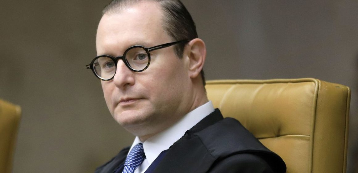 Zanin suspende concurso da PM do RJ por restrição para mulheres