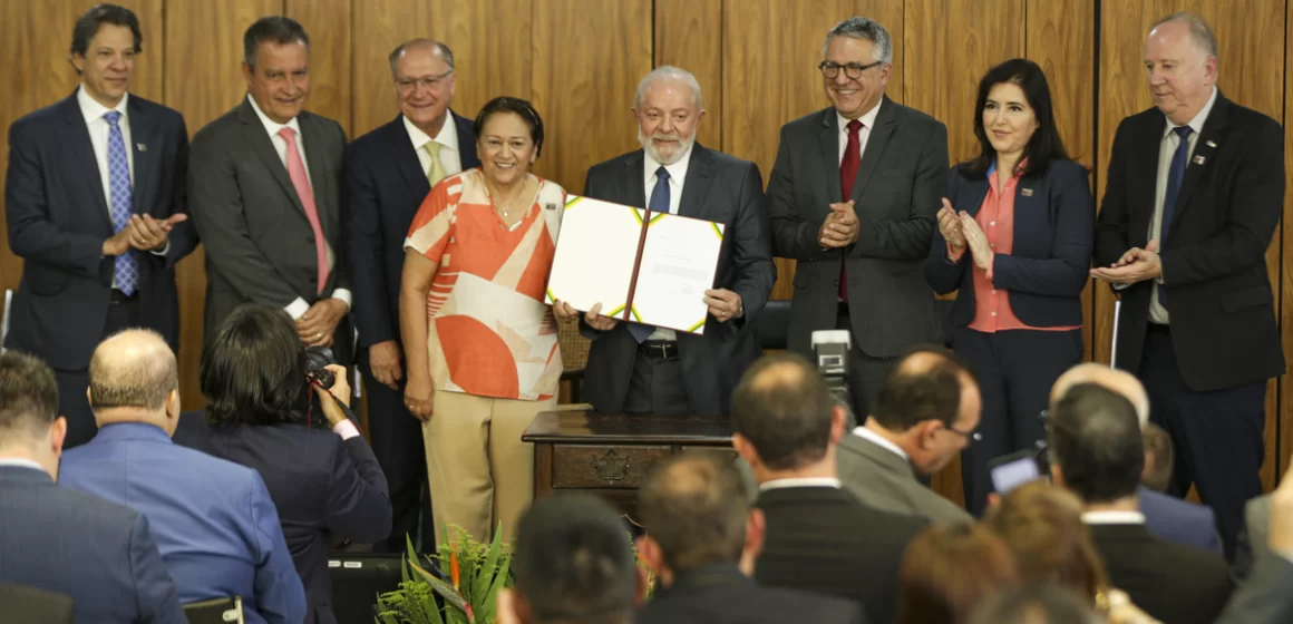 Fazer política é fazer concessões e conversar, diz Lula