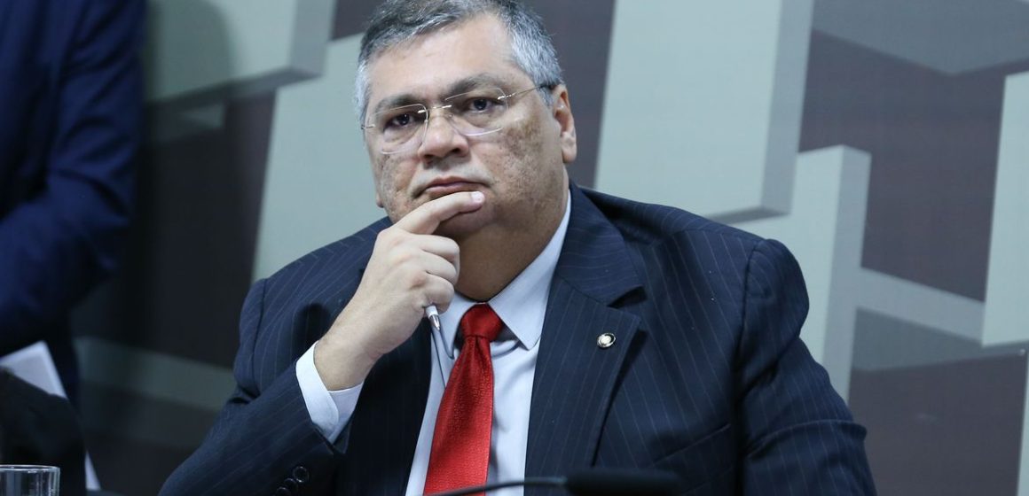 Dino não comparece à comissão da Câmara e quer ser ouvido em plenário
