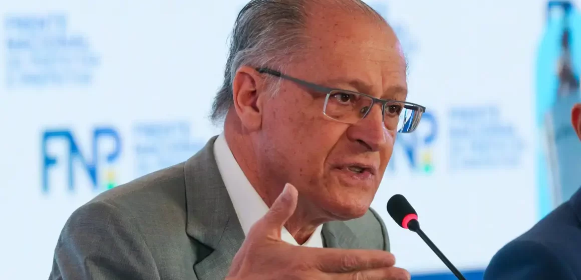 Alckmin defende criar proposta para desonerar folha de pagamento