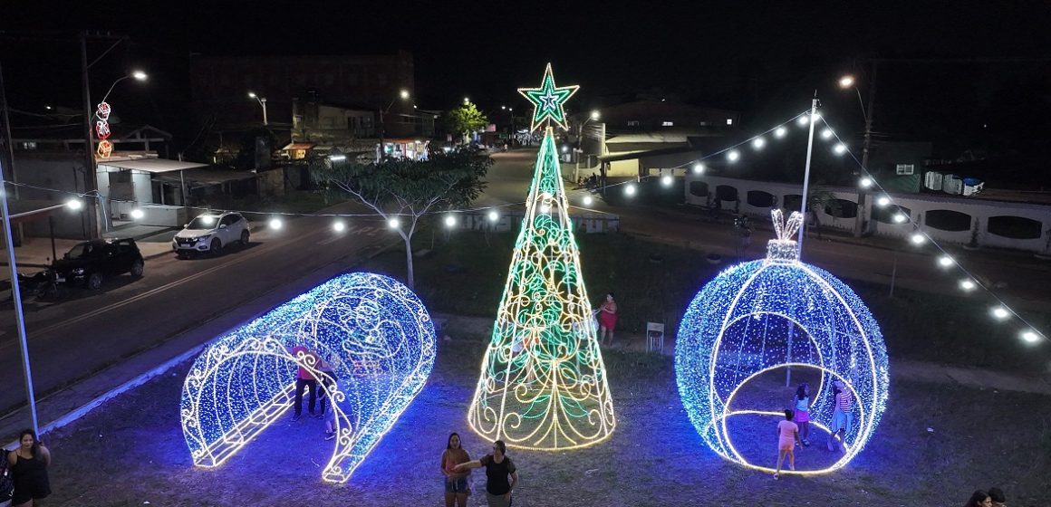 Iluminação decorativa de Natal é inaugurada em distritos de Belém