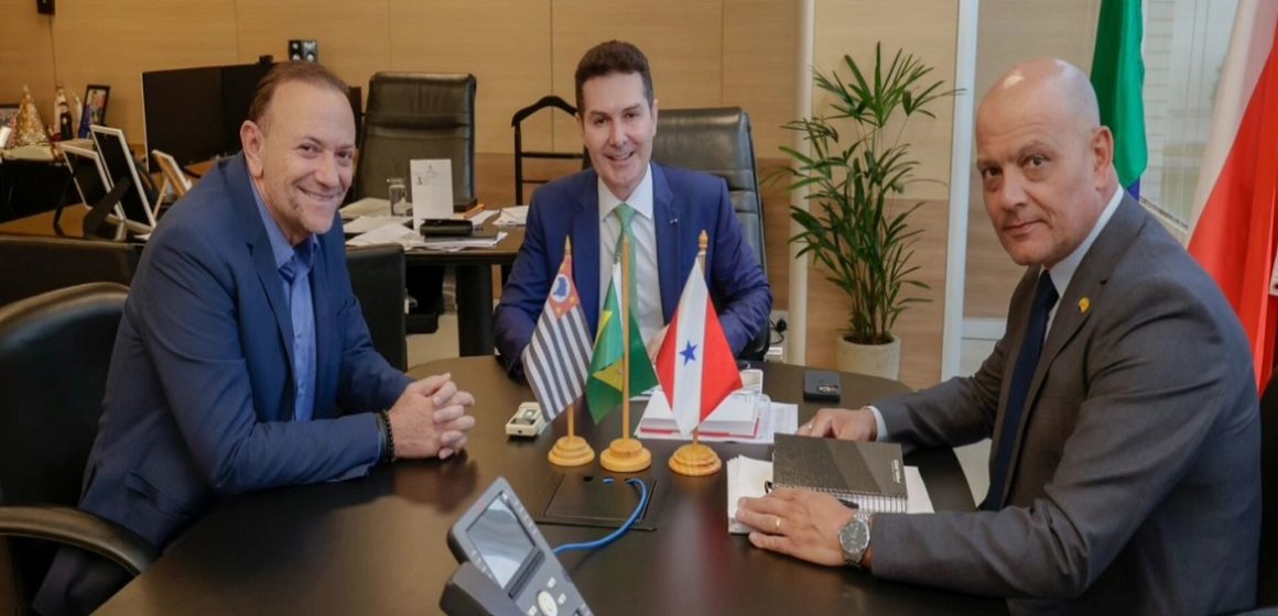 Jader Filho recebe lideranças em audiência