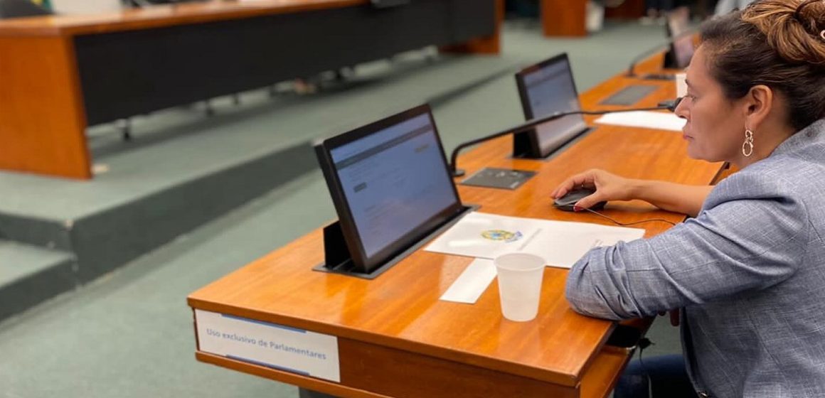 Dilvanda Faro acompanha reunião deliberativa