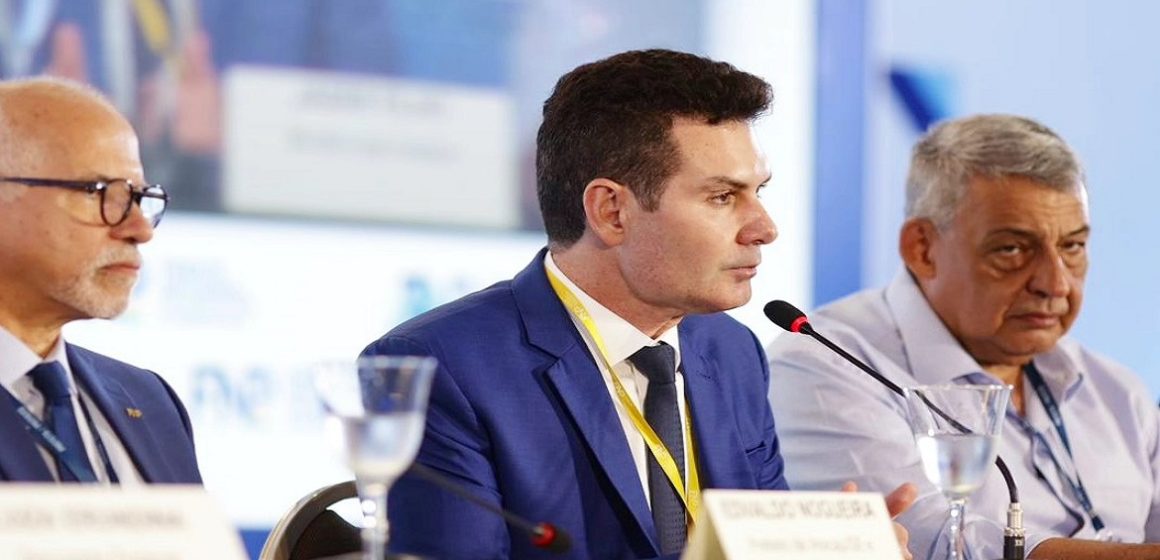 Jader Filho participa de encontro com prefeitos
