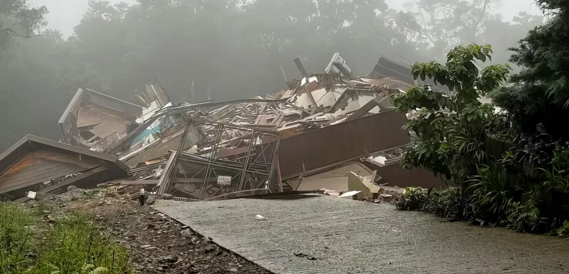 Prédio desaba em Gramado por causa do grande volume de chuvas