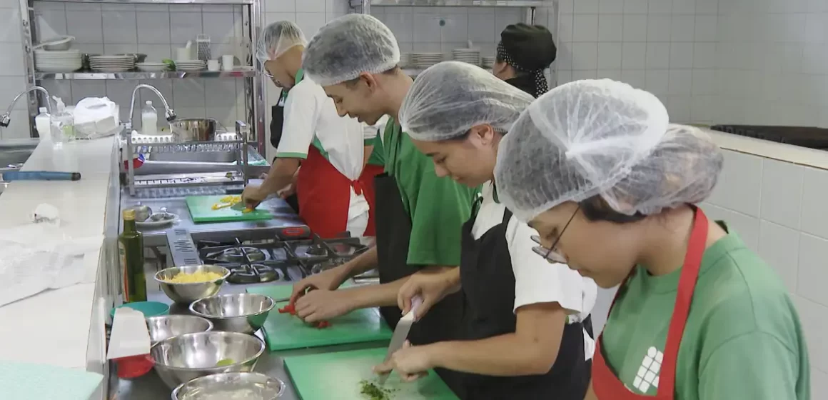 Desemprego cai de 8% para 7,7% no país no terceiro trimestre do ano
