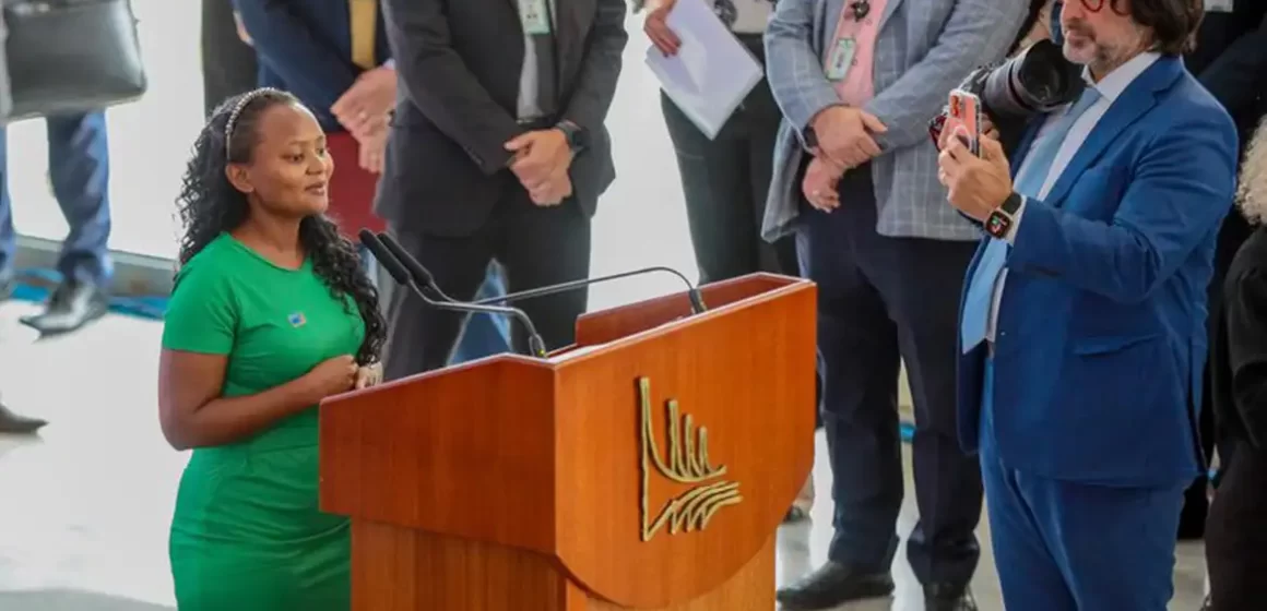 “Ganhamos dignidade”, diz diarista com contrato quitado do MCMV