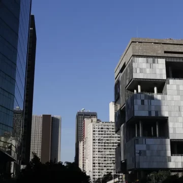 Petrobras seleciona escolas públicas para receber doação de notebooks