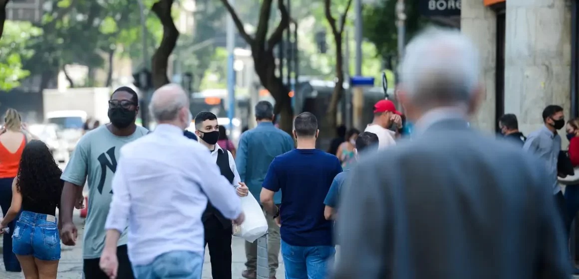 Expectativa de vida sobe para 75,5 anos após queda na pandemia