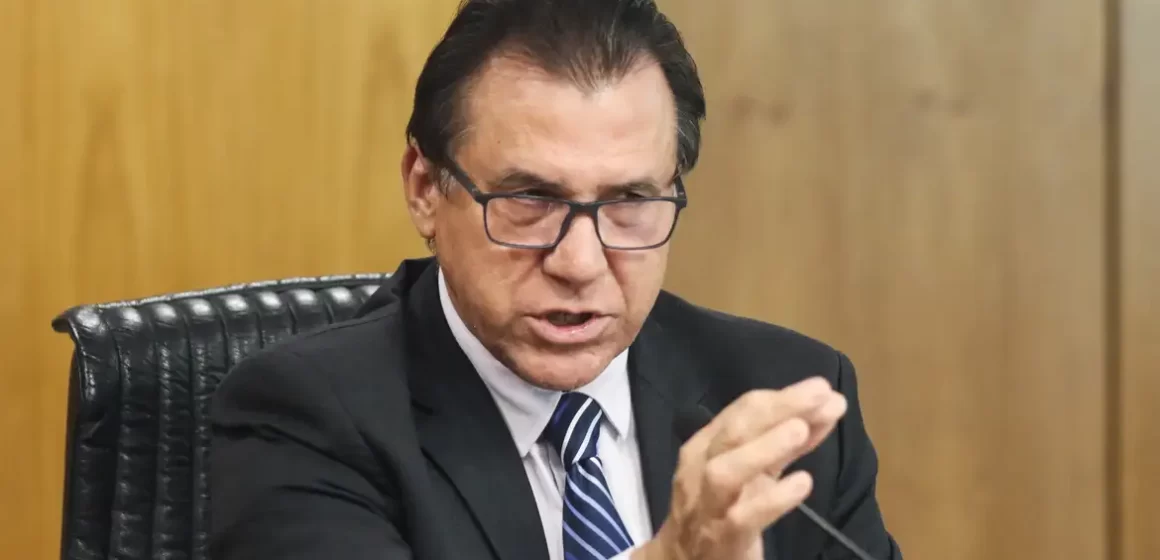 O que gera emprego é demanda por produção, e não desonerações, diz ministro do trabalho