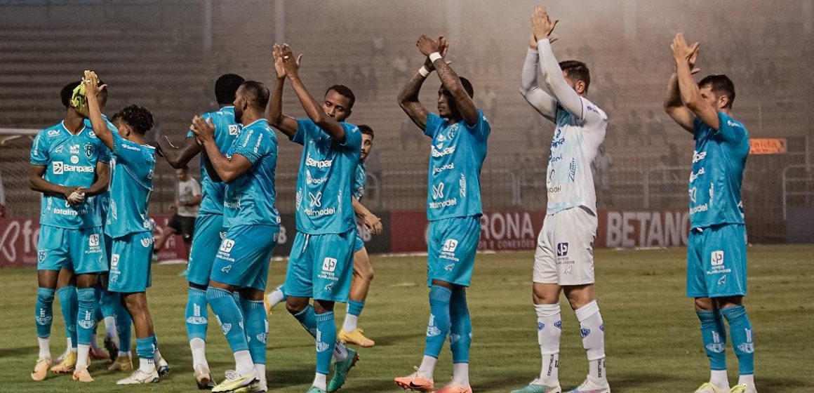 Paysandu apresenta novos uniformes para 2024 nesta quinta (7)