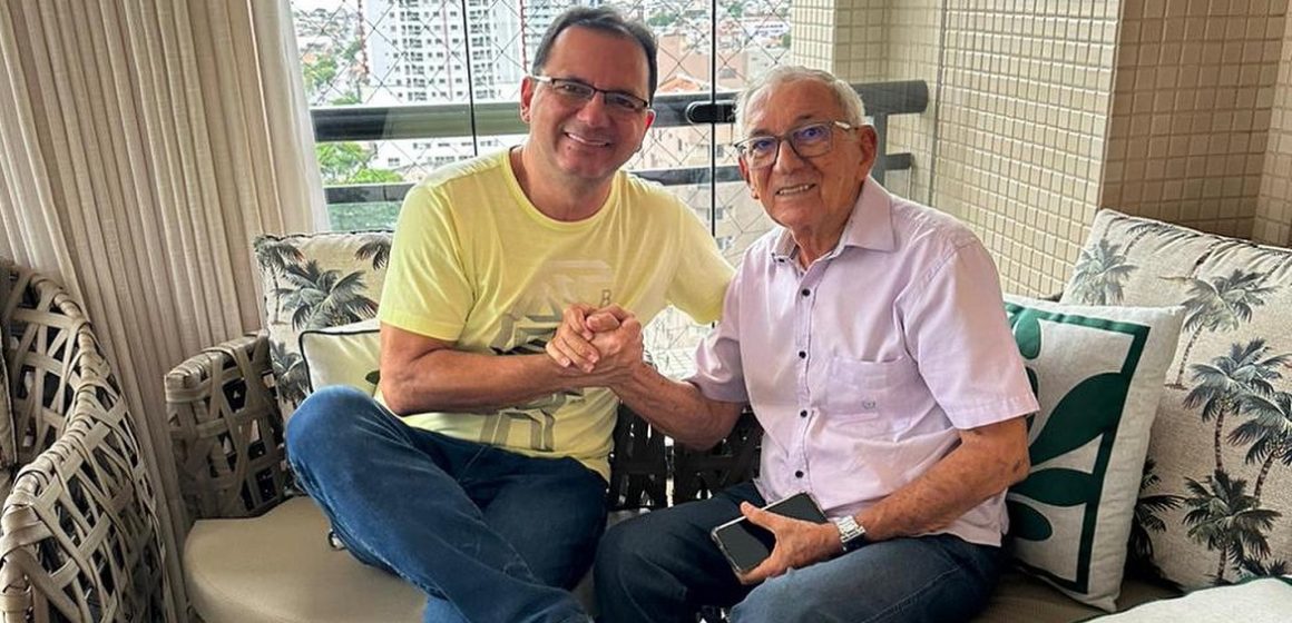 Júnior Ferrari conversa com prefeitos e lideranças