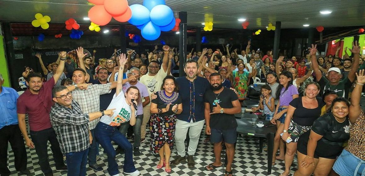 Lívia Duarte reúne com militantes