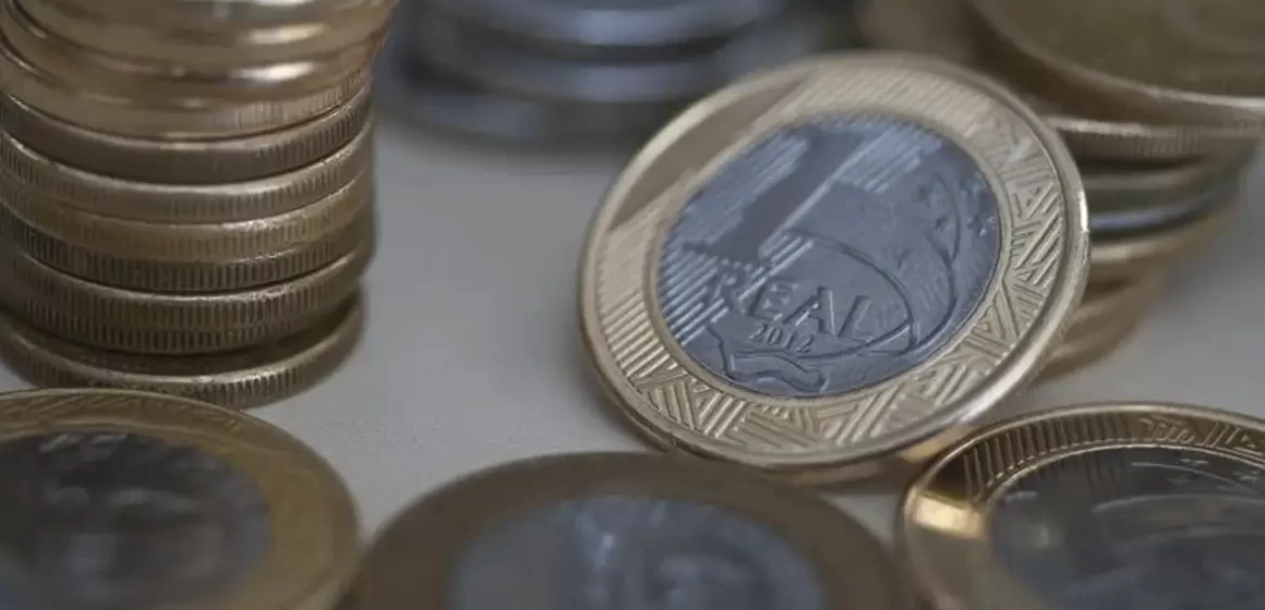 Superávit das contas públicas cai 45,4% e fecha outubro em R$ 14,8 bi