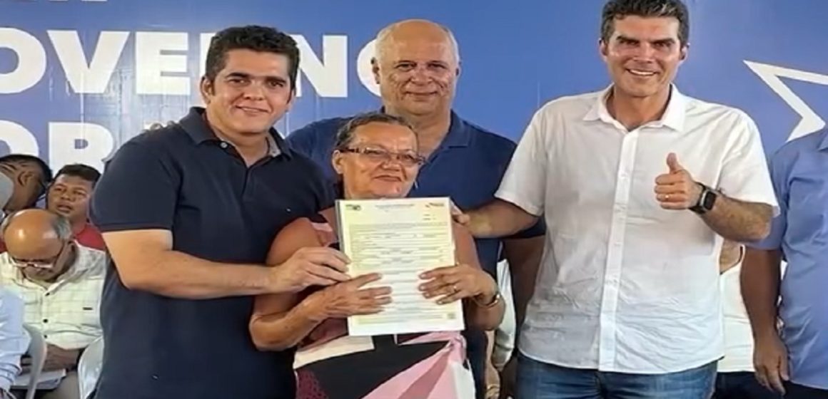 Helder entrega benefícios para população de Capanema