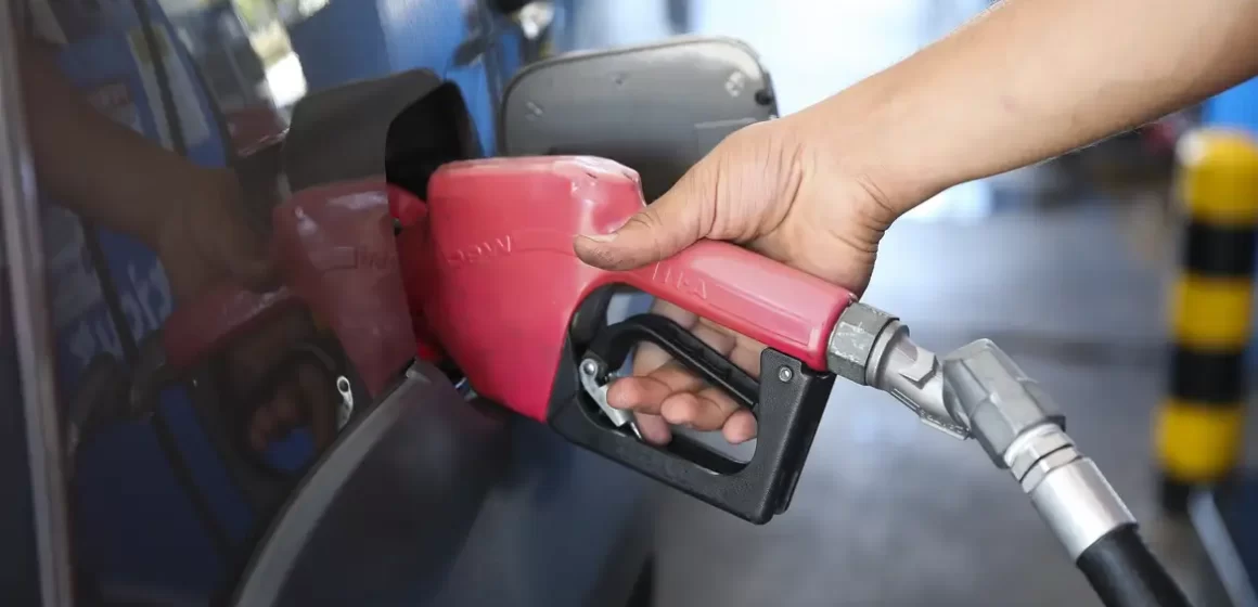 Petrobras anuncia redução de R$ 0,30 no preço do diesel