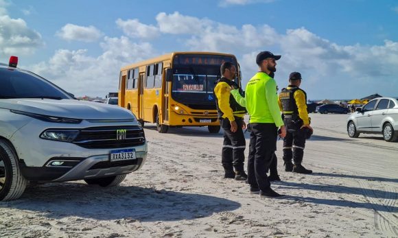 Detran orienta que em Salinas, carros devem ser retirados das praias até às 22h na virada