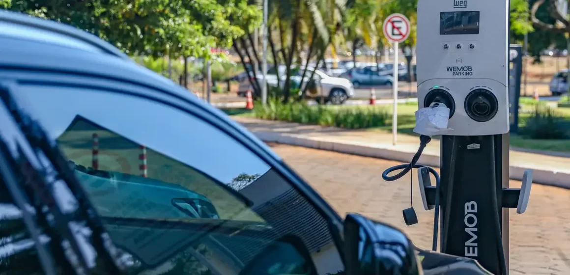 Imposto para carros elétricos são retomados