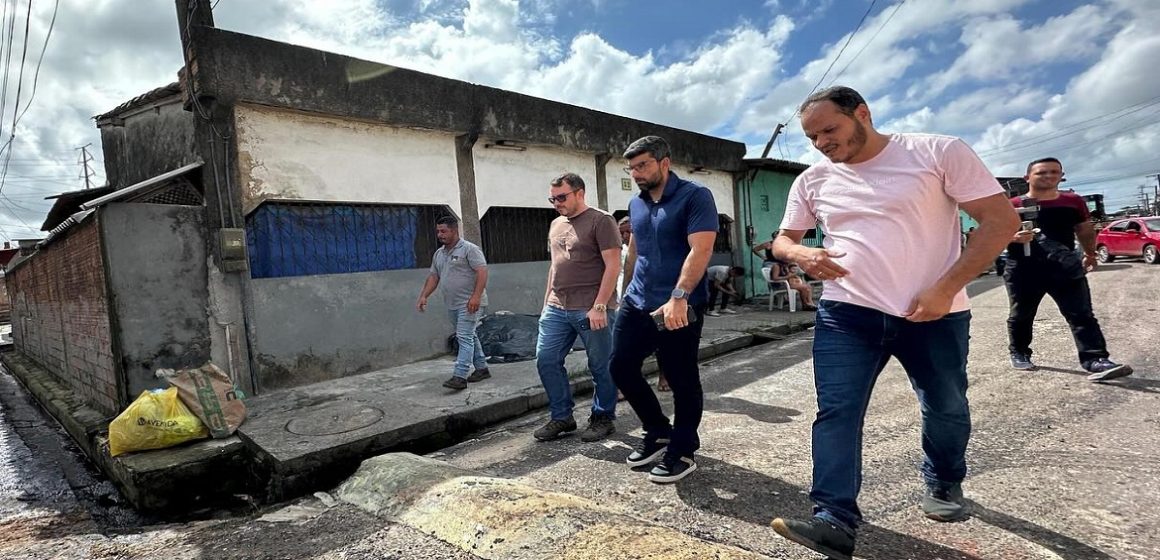 421659543_18410213374022269_3522624503401246394_n Dr. Daniel faz visita no bairro centro