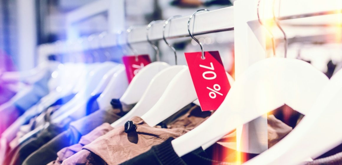 Comércio aposta em grandes promoções para atrair clientes