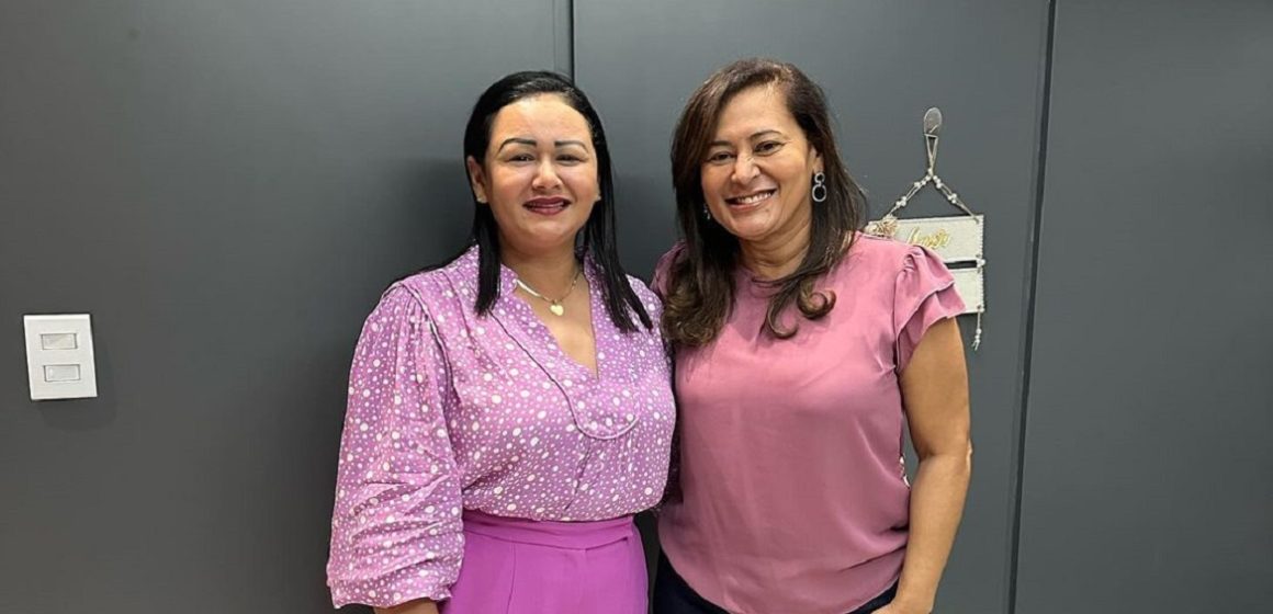 Dilvanda Faro conversa com lideranças de várias cidades