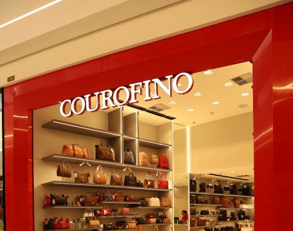 COUROFINO realiza liquidação com descontos de até 70%