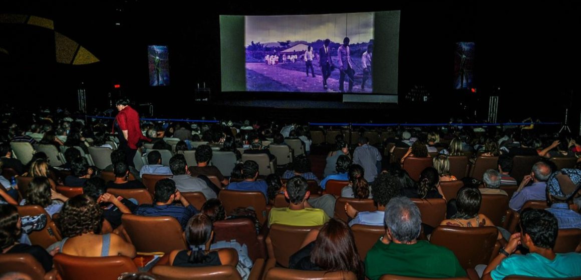 Lula sanciona leis de cota no cinema e na TV paga