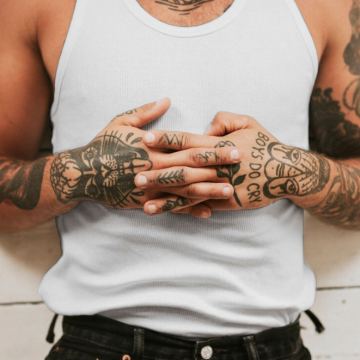 d3c87e8e-61f2-44ad-8ec6-344b1698f730 Local da tatuagem pode influenciar na dor e cicatrização