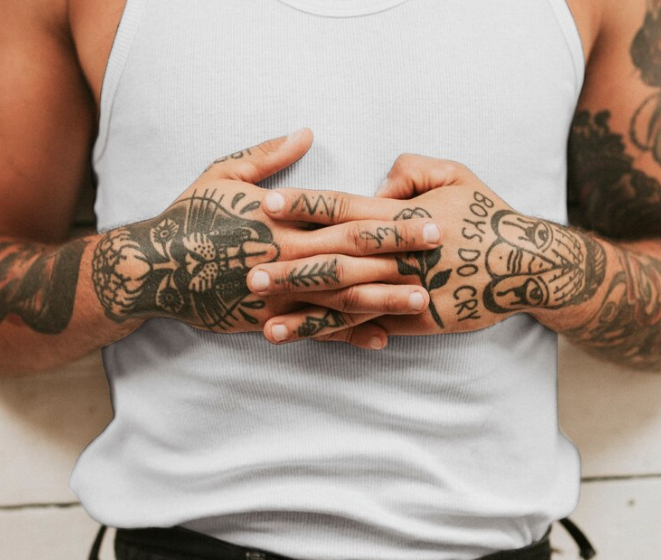 Local da tatuagem pode influenciar na dor e cicatrização