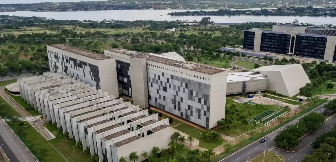 STJ: plano de saúde não pode recusar cliente por estar negativado