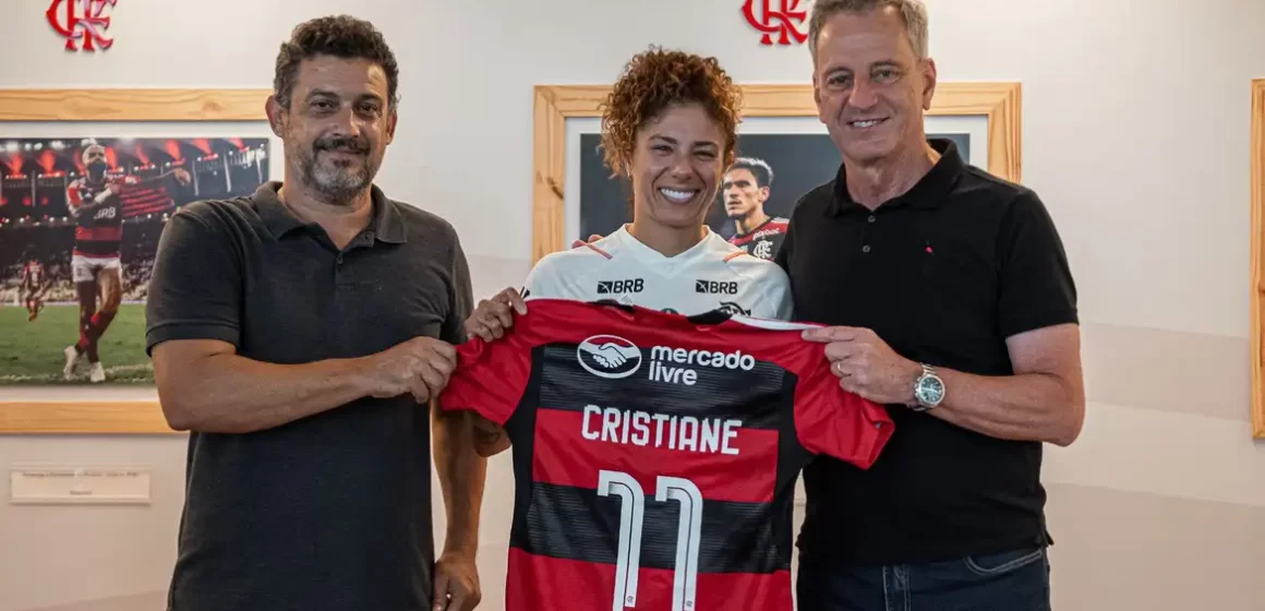 Flamengo anuncia a atacante Cristiane para o futebol feminino